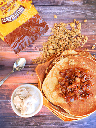 קרפ מקמח קוקוס ללא גלוטן עם תפוחים מקורמלים