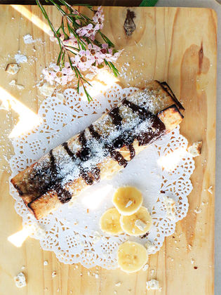 בלינצ׳ס מצה מגולגלת עם מסקרפונה ושוקולד