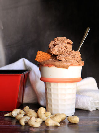 גלידת קשיו שוקולד