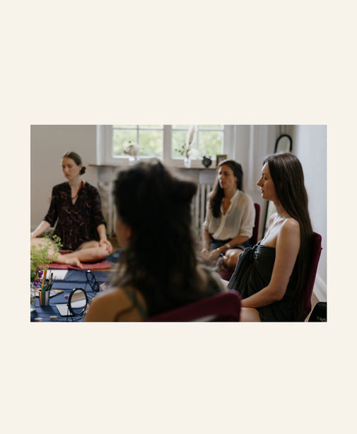 Weibliche Sexualität
Embodiment
Female Empowerment
Frauenkreis
Bodypositivity
Selbsterfahrung
Somatic Experience
Hildesheim
körperorientierte Kunsttherapie
Körperbemalung
Bodyart
Sinnlichkeit
Generationstrauma
Hexentrauma
Dark Feminine
Feminismus
Nacktheit
Scham
Glaubenssätze
Tabus brechen