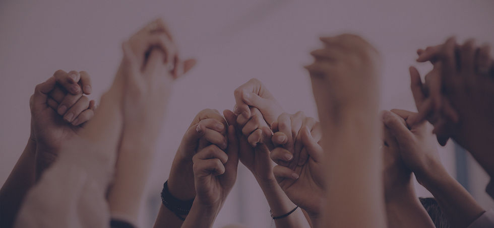 Les mains en l'air