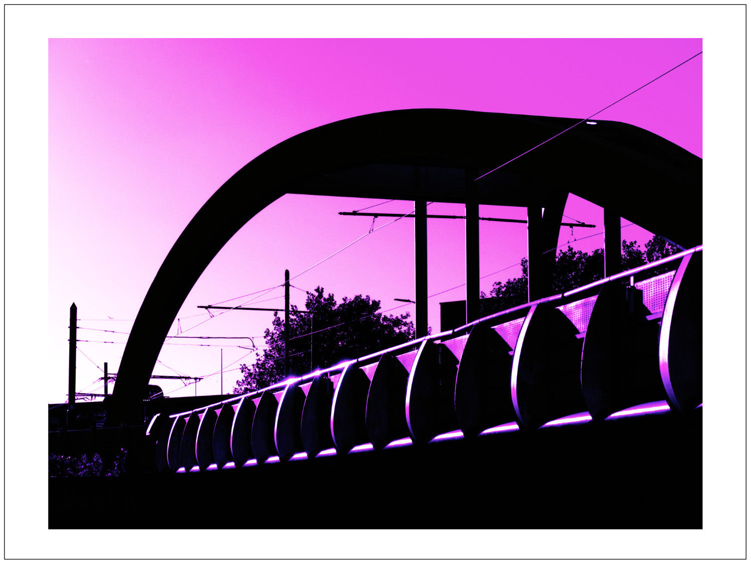 Metro bridge (cerise)