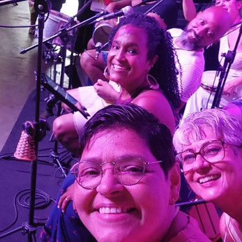 Mario Marcos, músico, cavaquinista com o Sambinha Delas.