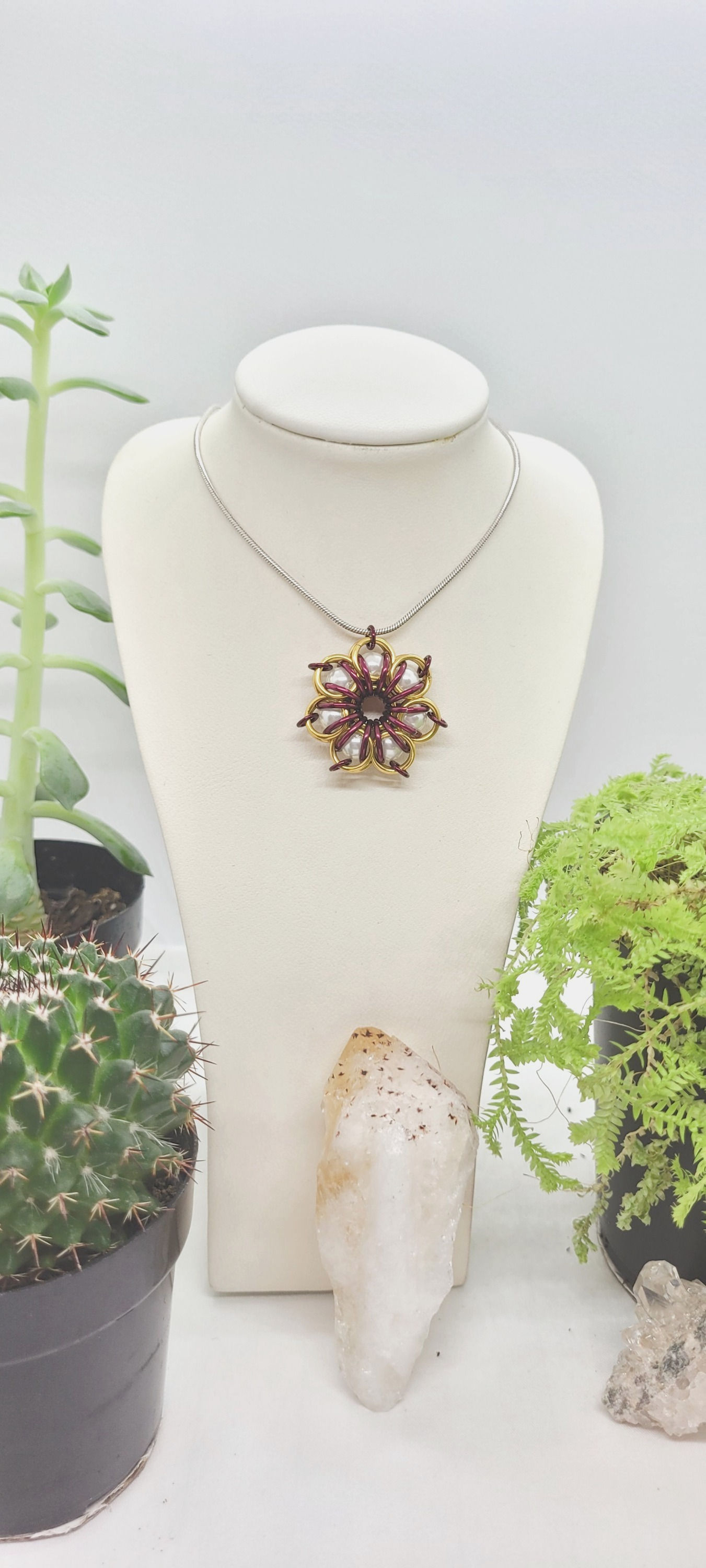 Star-Flower - Burgundy & Gold - Pendant