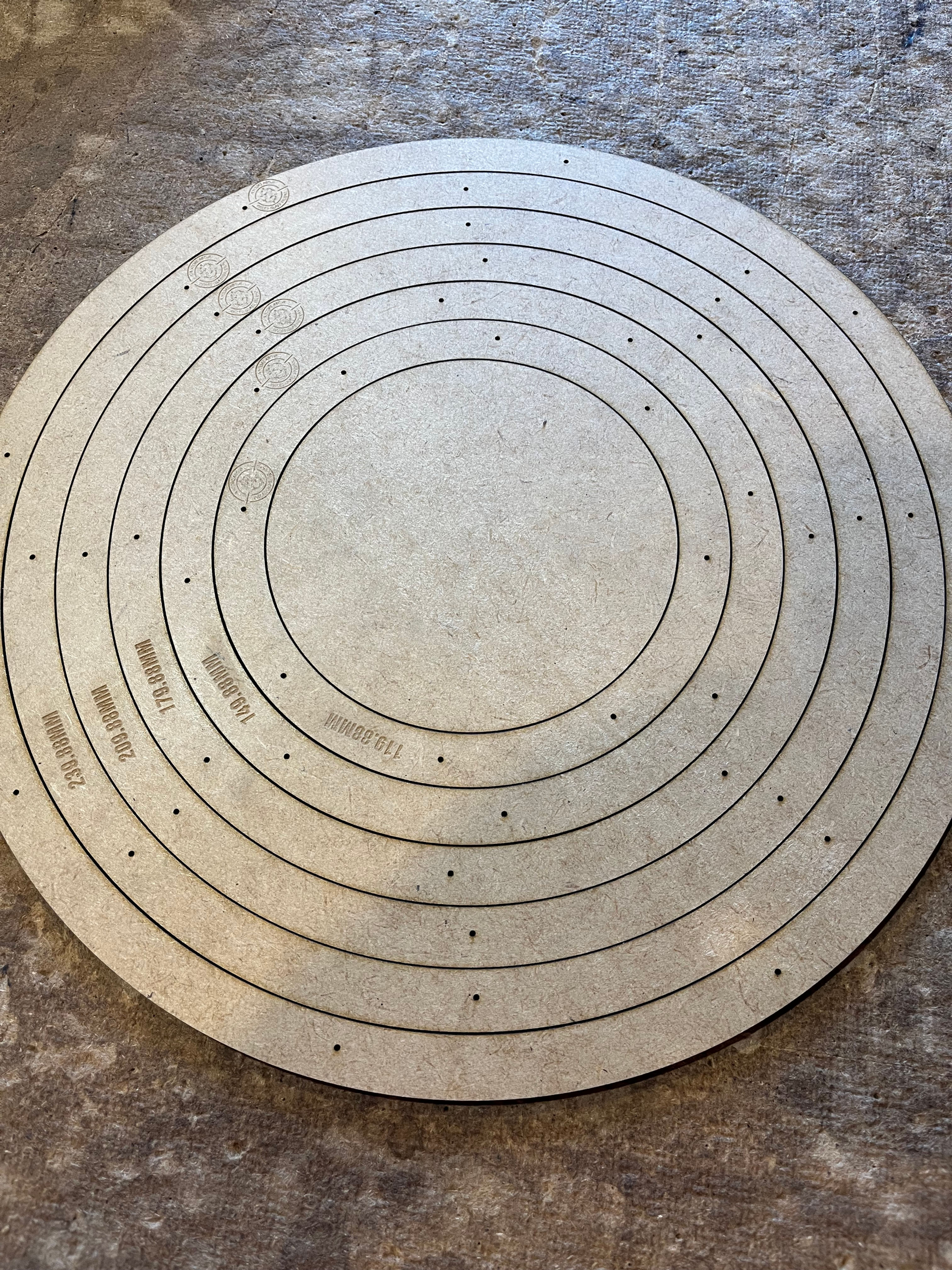 Round stencil jig