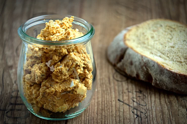 Veganer mediterraner Aufstrich