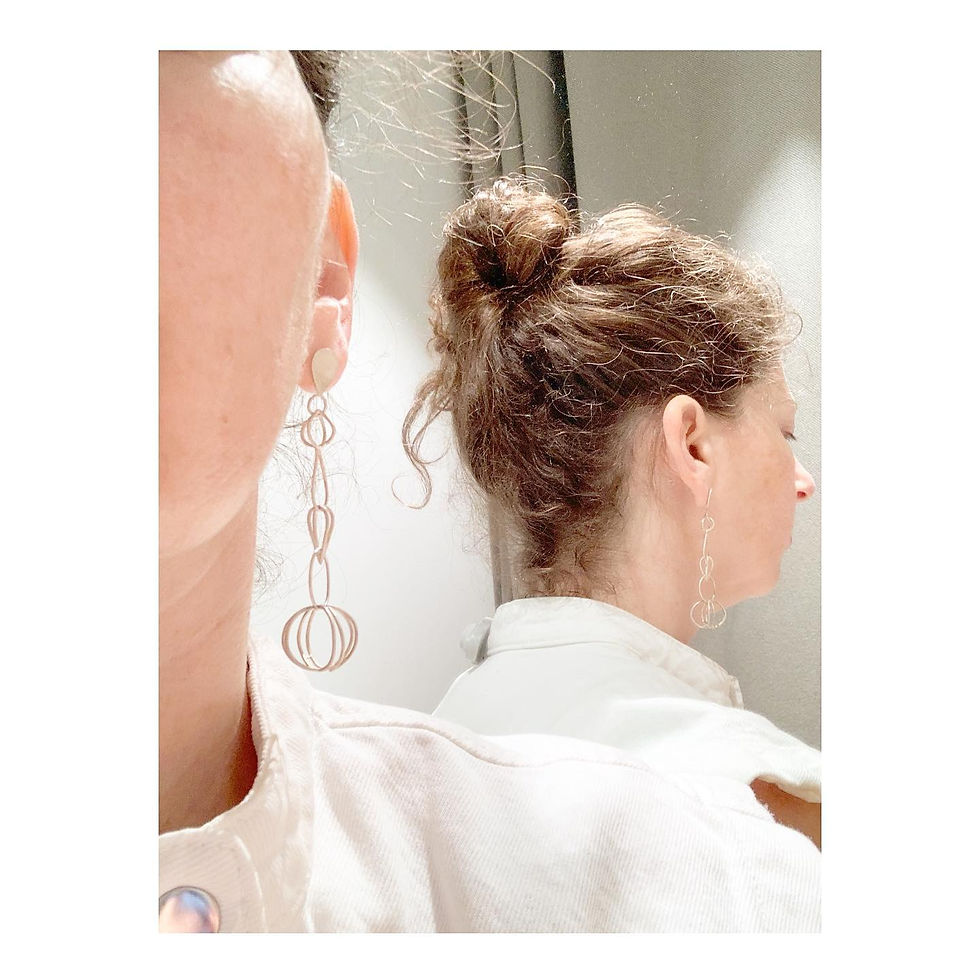 Thumbnail: Acrobat - tear : Single Earring