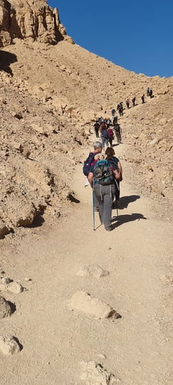 נשים מטיילות בהרי אילת