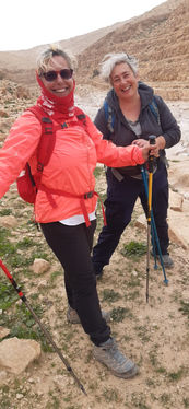 2 מטיילות במדבר