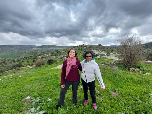 נשים בנוף עמק איילון