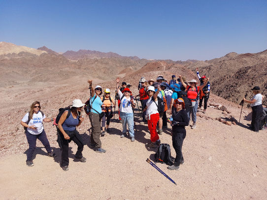 נשים מטיילות בהרי אילת