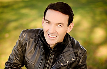 Jeremy Huw Williams Performs "Two Sanders Songs"