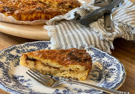 קיש בצל מקורמל וגבינה 