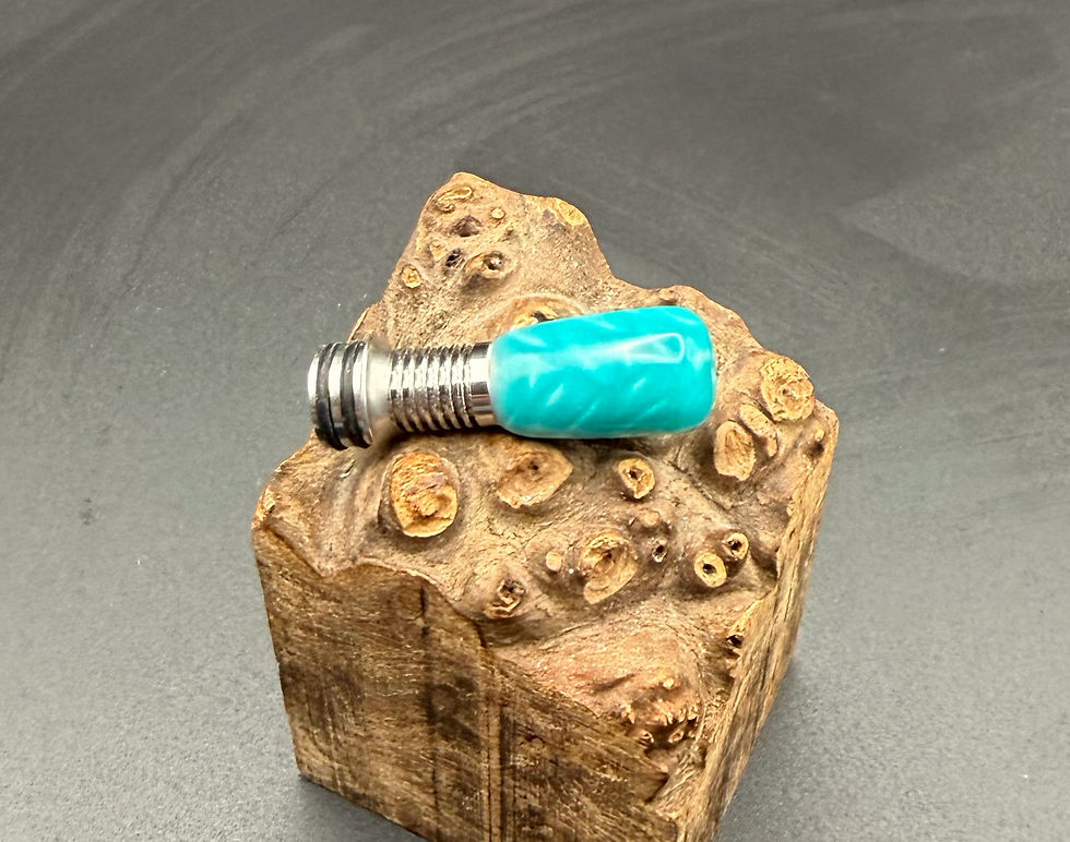 Miniature : Light blue juma, long, ribbed 510 (silver base)