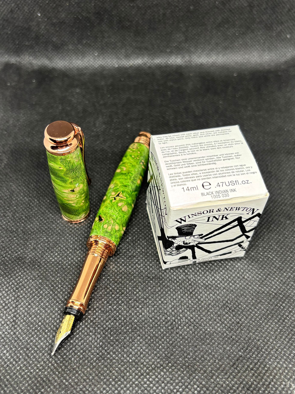 Miniatura: Green stabilised Ukrainian maple fountain pen with copper end pieces. 