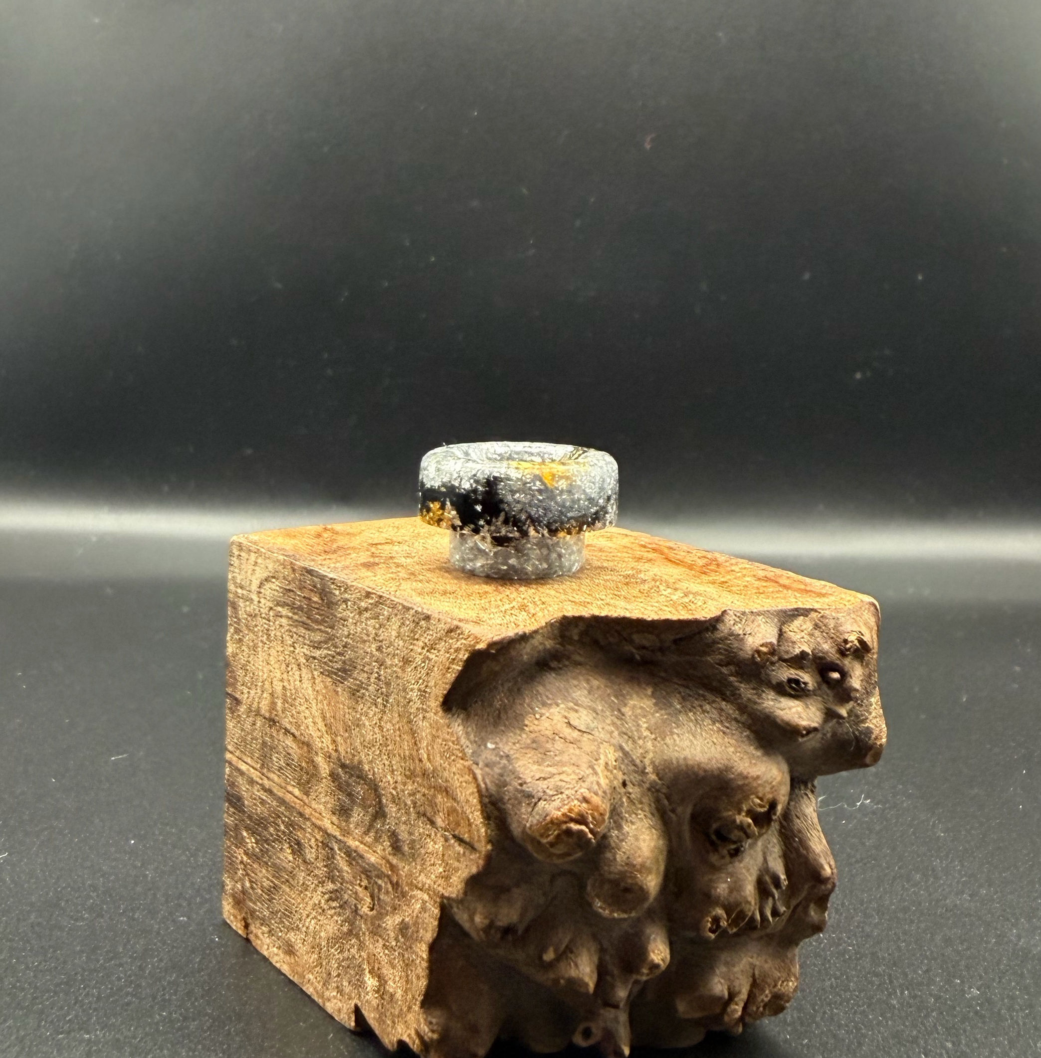 Silver leaf, gold leaf, black 810