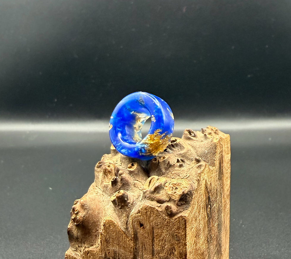 Thumbnail: Pea blue, gold leaf 810