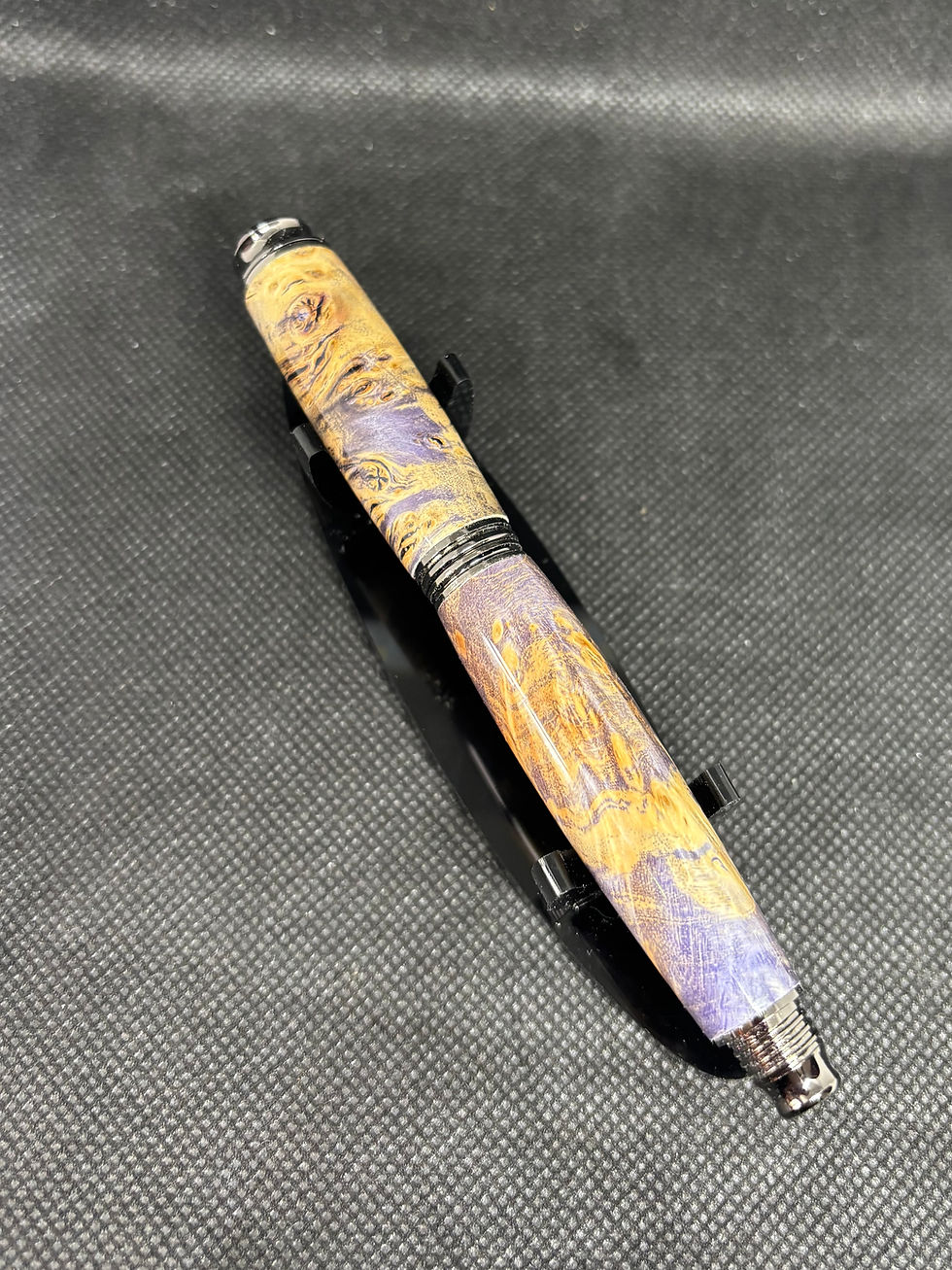 Miniaturbild: Purple/clear dye stabilised fountain pen. 