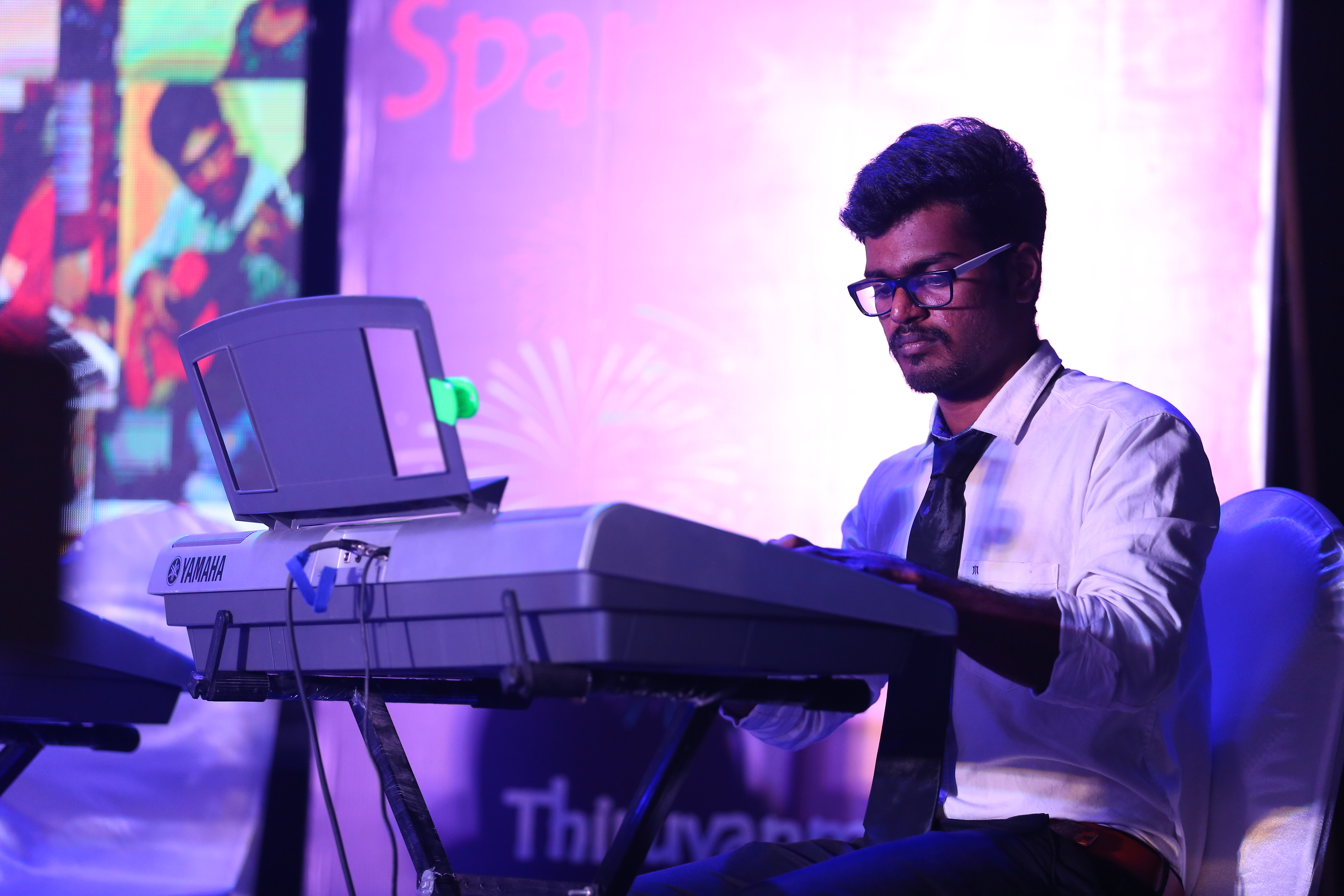 VIGNESHFOTOS7232