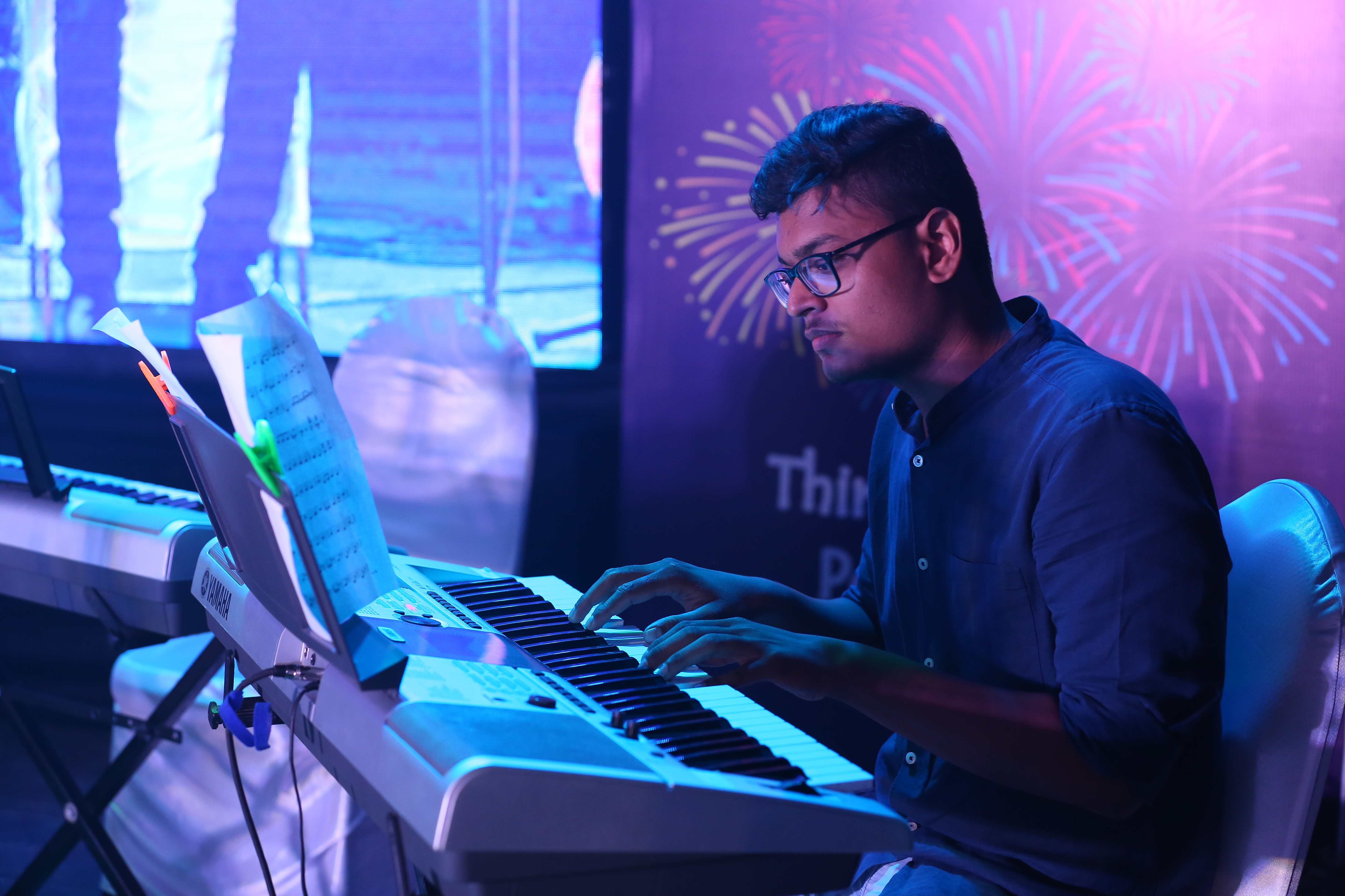 VIGNESHFOTOS7374