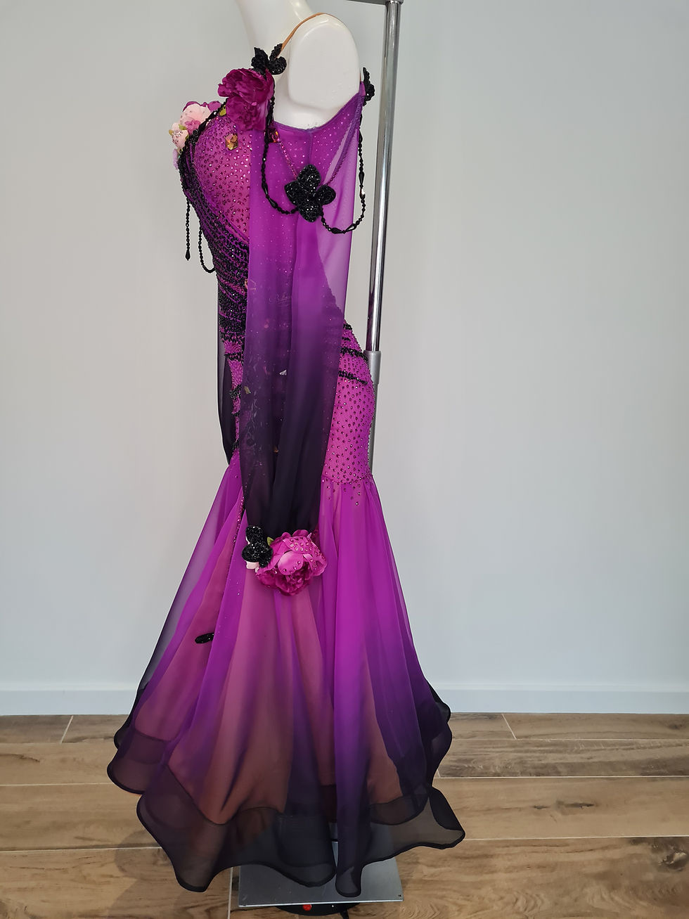 Miniature : Robe standards drapée avec fleurs
