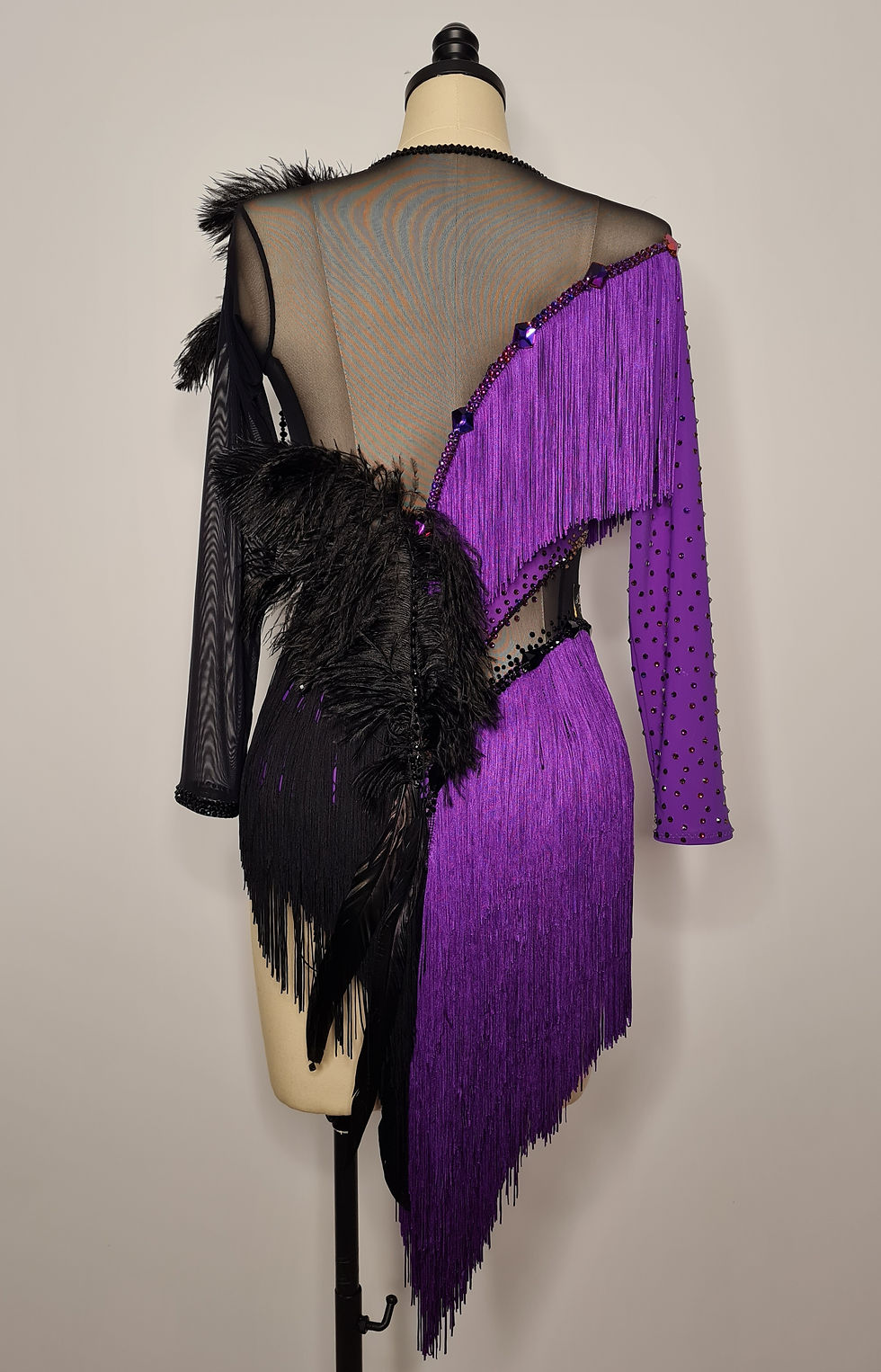 Miniature : Robe latine violette et noire