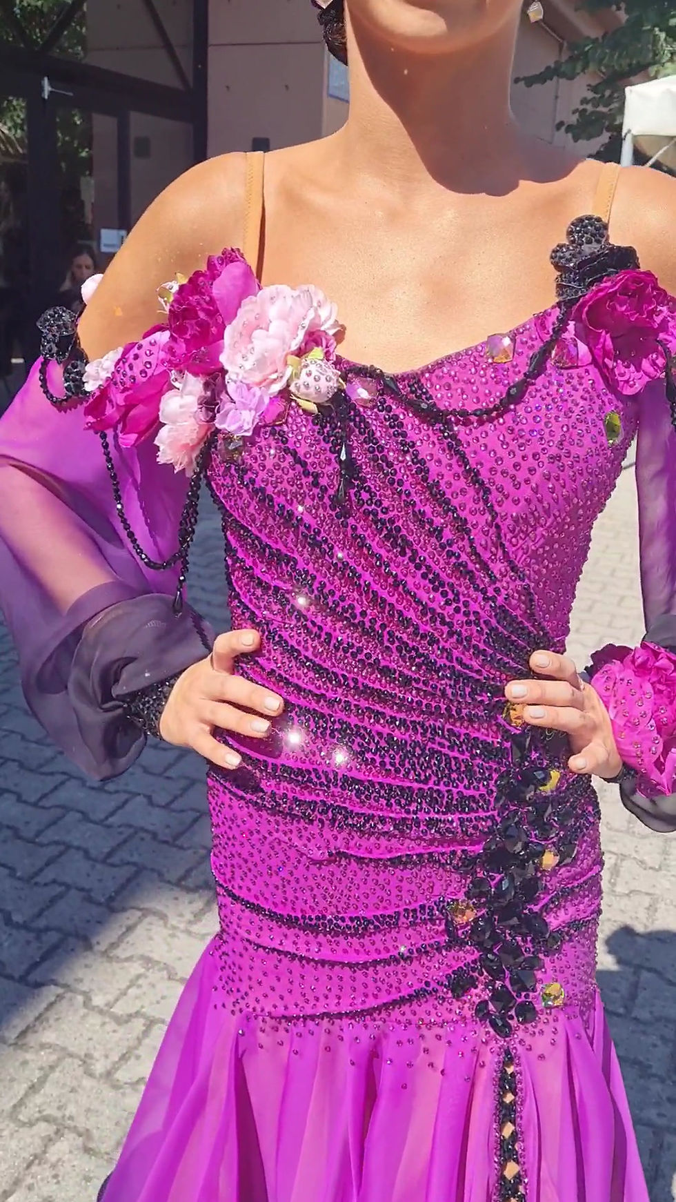 Miniature : Robe standards drapée avec fleurs