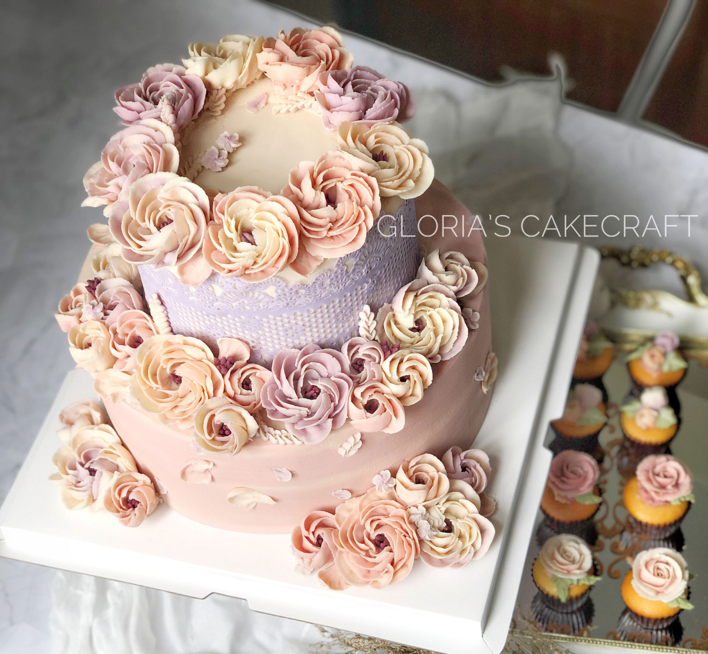 6"+8"花環裱花結婚蛋糕 (加蕾絲) 2-Tier Flower Wreath Wedding Cake (with lace)