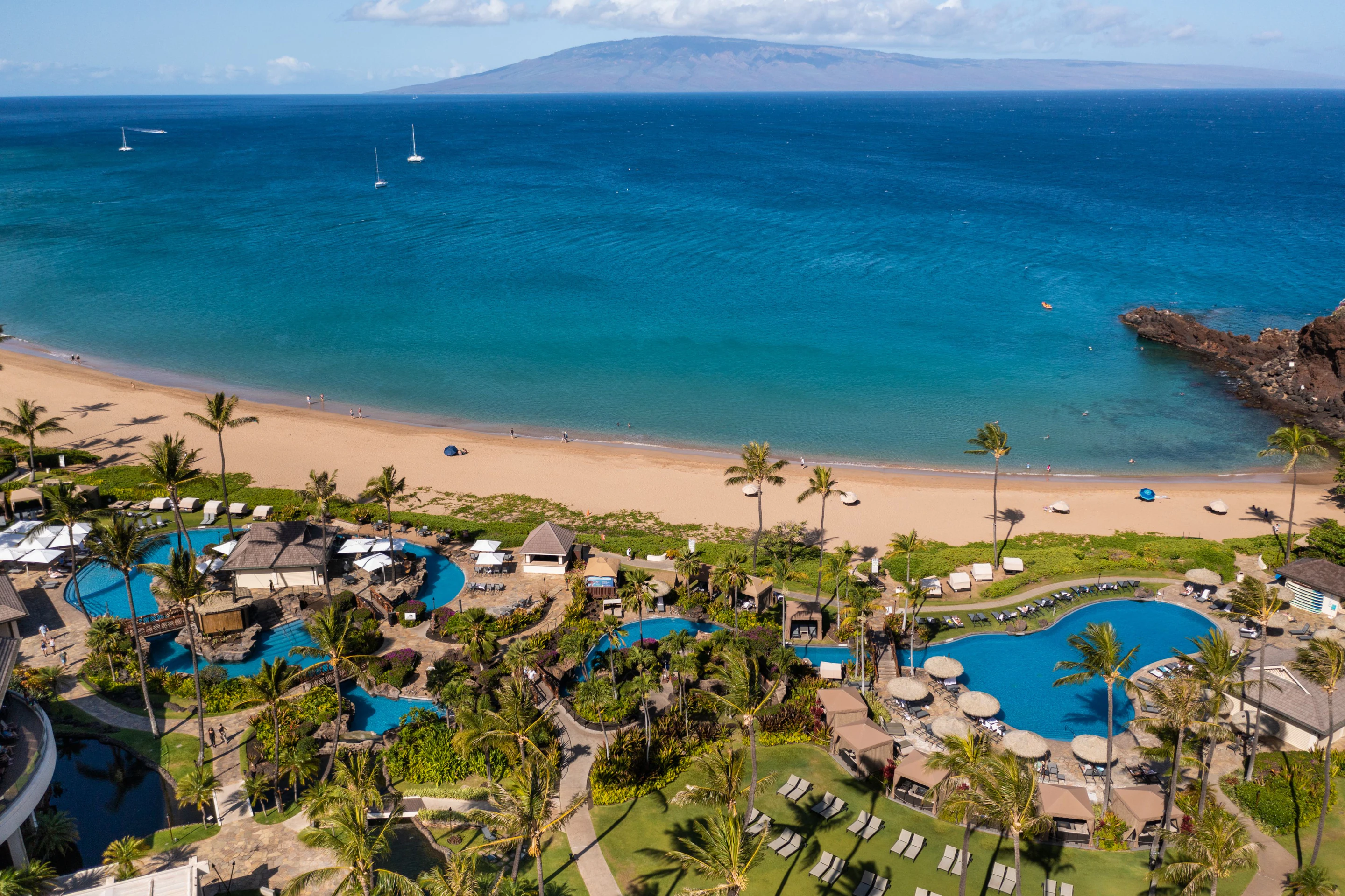 si-hnmsi-pool--beach-and-ocea33186-78164_Classic-Hor.webp