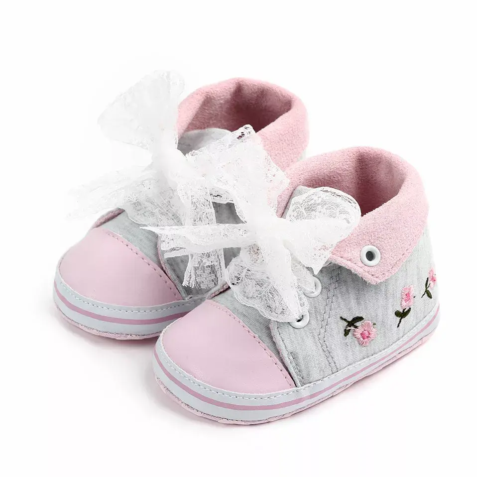Miniatura: Scarpe Neonata Bianche in Pizzo con Ricamo Floreale