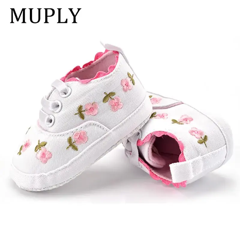 Miniatura: Scarpe Neonata Bianche in Pizzo con Ricamo Floreale