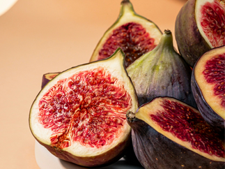 Figs on plate. Photo by Svitlana.