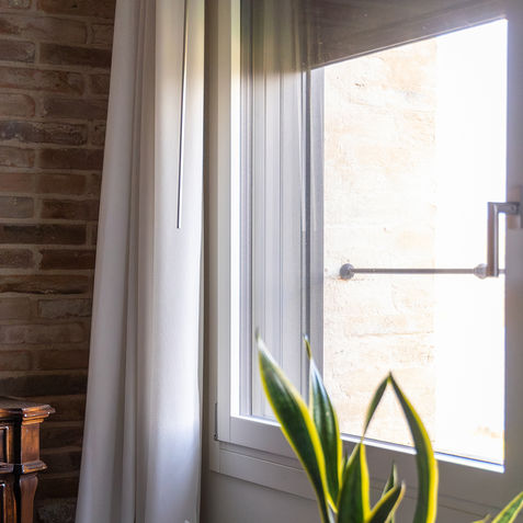 finestre in legno su misura, finestra in legno su misura, infissi in larice, infissi in legno-alluminio