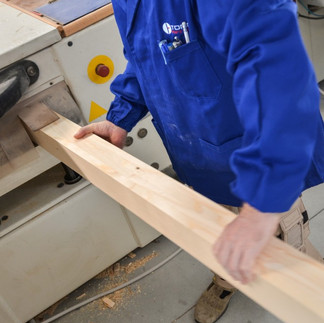 Lavorazione del legno con macchinari efficienti