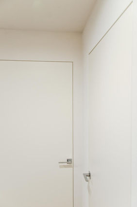 Porta interna battente filomuro laccata bianca a Vicenza e Bressanvido