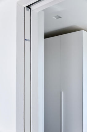 Porte interne scorrevoli interno muro con pannello bianco, senza cassa, a Vicenza e Bressanvido