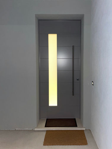 Portoncino in legno, portoncino in legno abete, porta d'ingresso in abete, ingresso in abete con incisioni