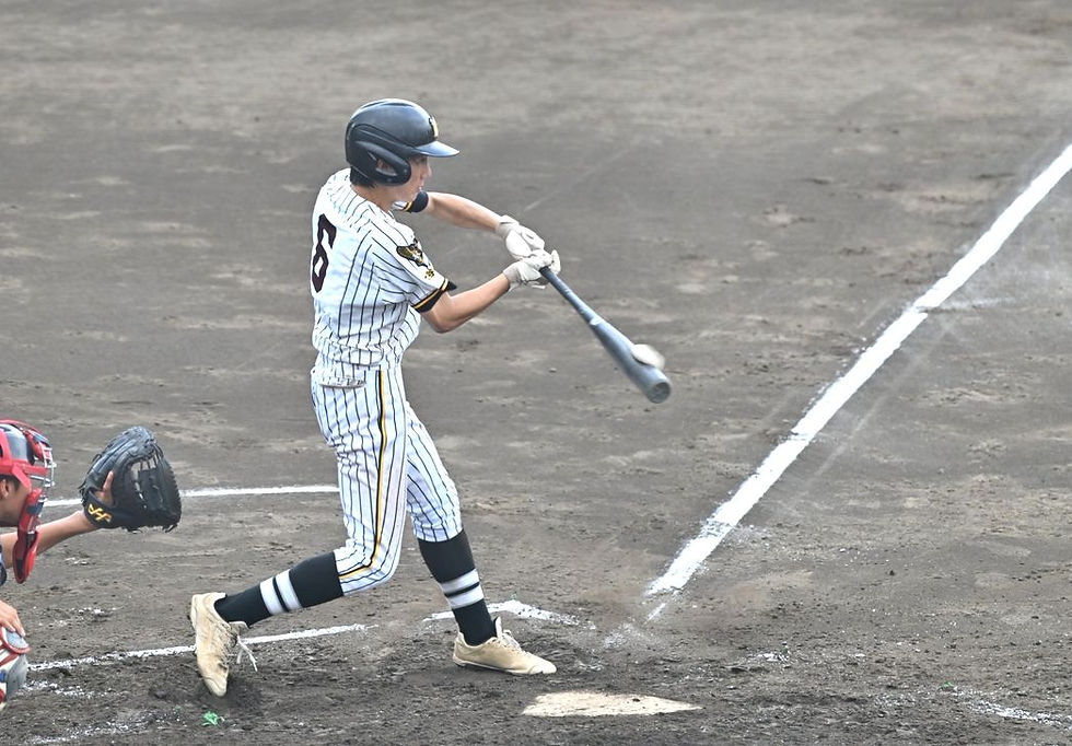 初回にタイムリーヒットを放つ國峯選手(汐見台ラッキー出身3年)