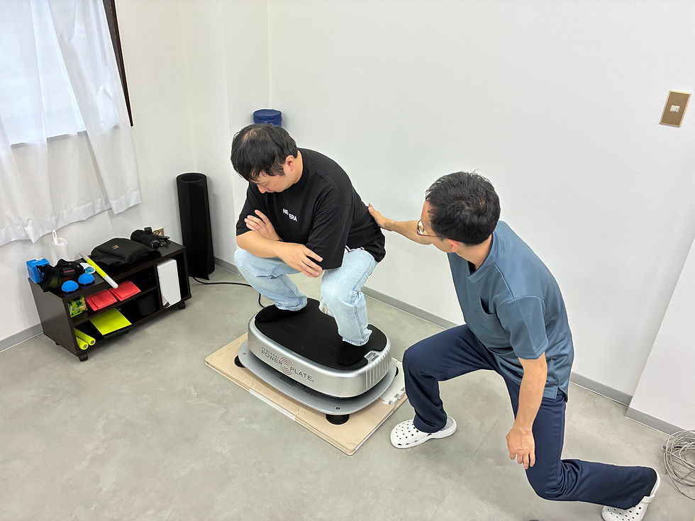 体のバランスを整える施術をする様子