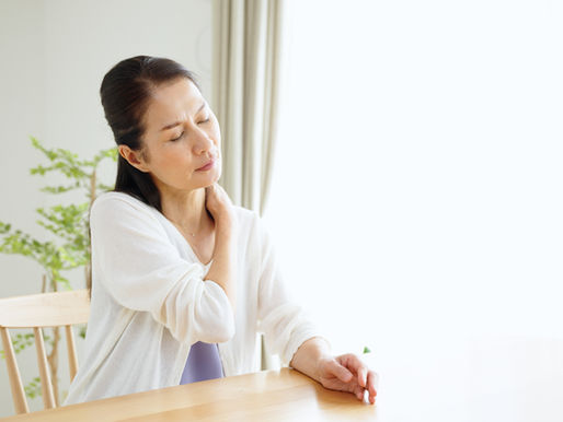 首こり・首の痛み、放っておけないサインかも？現代生活と無意識な習慣がつくる負担とは