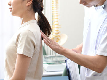 ストレートネックとは？つらい首こり・肩こり・頭痛を引き起こす原因と改善のヒント