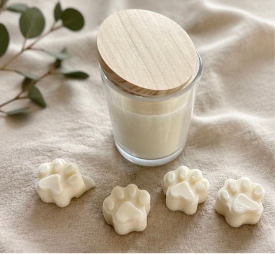 Candle & 4 Paw Print Wax Melts