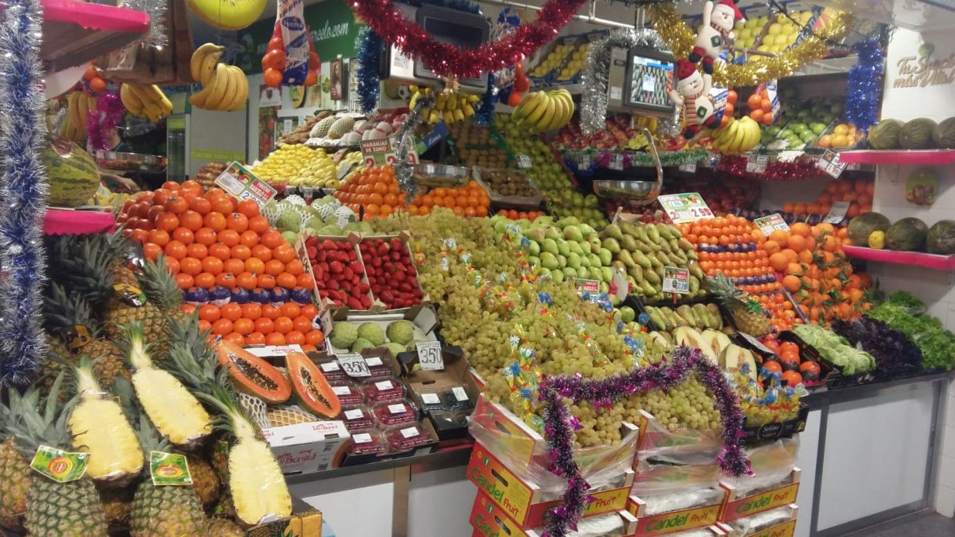 Caja Basica. fruta en la oficina
