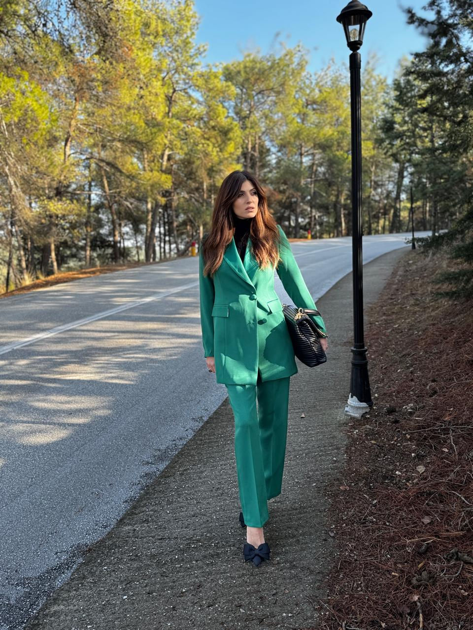 Μικρογραφία: AMYRA:GREEN SUIT