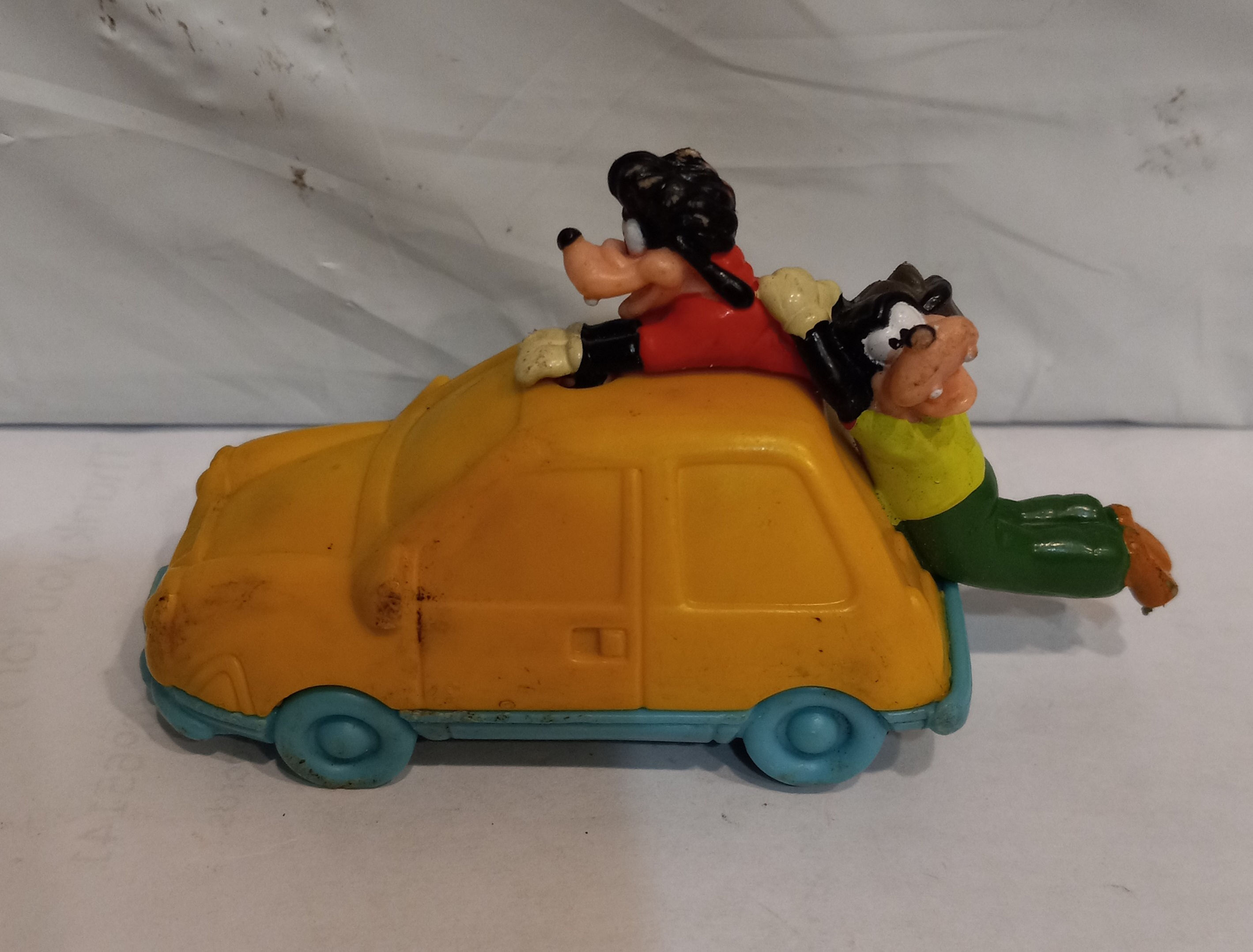 1995 Burger King "Goofy & Max Yellow Car"