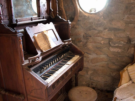 1925: Organ contracted 'double pneumonia'