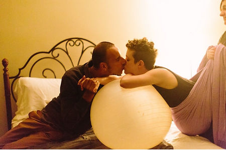 Couple kissin in labor