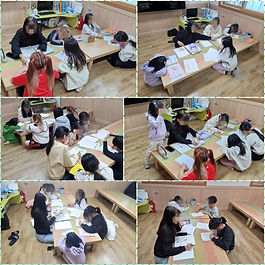 ENGLISH CLASS(영어 수업)**아이들이 점점 더 적극적으로 참여하며 자신감을 쌓아가고 있습니다! 서로를 알아가는 시간을 가진 후, 이제는 선생님과 더욱 친숙해진 아이들은 영어 수업 시간에 활발히 질문하고 대답하며 수업을 즐기고 있답니다. 알파벳과 단어를 꾸준히 암기하는 과정은 여전히 쉽지 않지만, 아이들은 길게는 1-2시간에서 길게는 3-4시간씩 끈기있게 임하는 모습이 정말 놀랍고 대견합니다. 학습이 어려운 순간에도 포기하지 않고 끝까지 도전하는 아이들의 열정을 진심으로 응원하며 앞으로의 성장도 함께 기대합니다!🥰