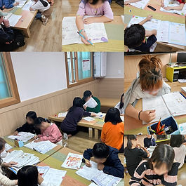 아동복지교사와 함께 풀이하며 교과학습지 진도를 차근차근 나가고 있습니다. 개념숙지를 위해 암기하는 시간도 갖고 있습니다.