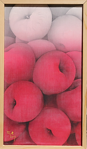 Moonlight Apple   Mineral pigments, stone pigments, on silk – 19× 34 cm – 2019